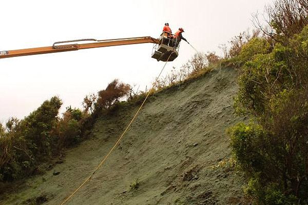 Hydroseeding a steep bank from an elevated work platform